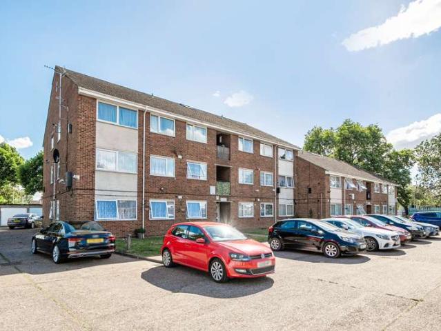 Flat for sale in Hayes, Greater London
