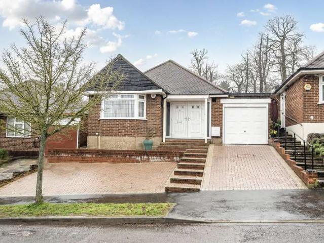 House for sale in Little Stanmore, Greater London