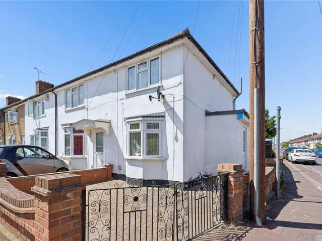 House for sale in London Borough of Barking and Dagenham, Greater London