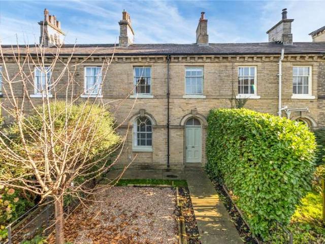 House for sale in Baildon, West Yorkshire