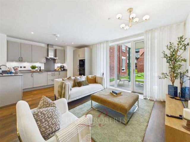 Apartment for sale in Boughton, Cheshire