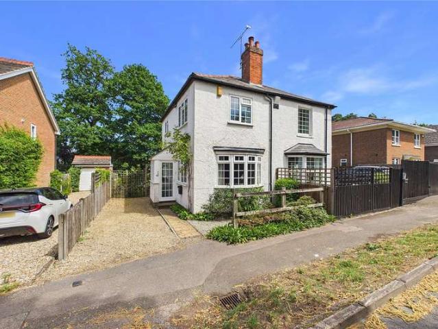 House for sale in Heol-las, Surrey
