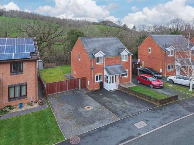 House for sale in New Barnfields, Newtown