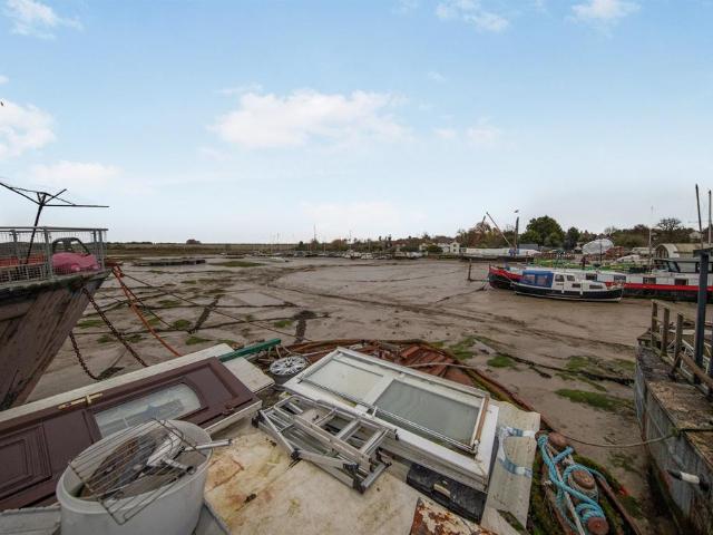 House for sale in Dale Hill, Essex