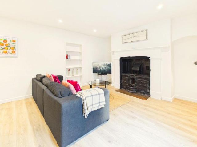 House for rent in Ewens Farm, Golden Valley