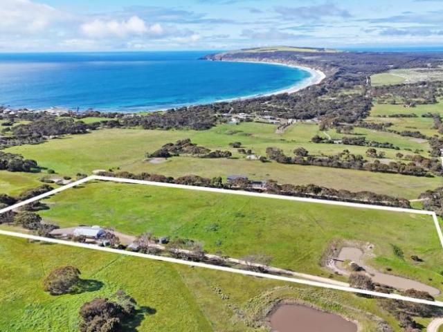 House for sale in Victoria