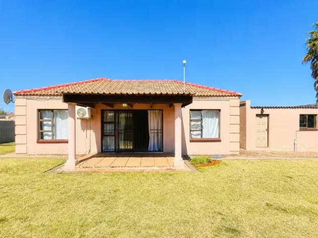 House for sale in Flamwood, Matlosana Local Municipality