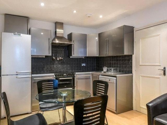 House for rent in Cat Hill, England