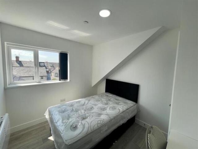 Maisonette for rent in Plasnewydd, Falcon Lodge