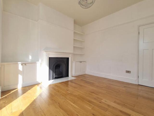 House for rent in Cat Hill, England