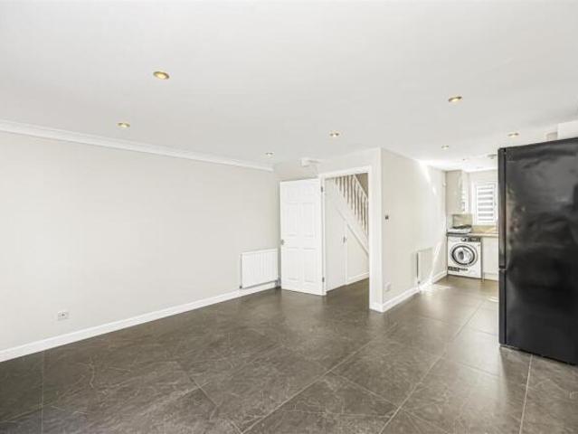 Cottage for rent in Chingford, Greater London