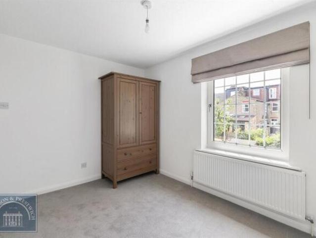House for rent in London Borough of Redbridge, Greater London