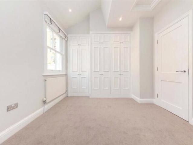 Townhouse for rent in Marylebone, Greater London