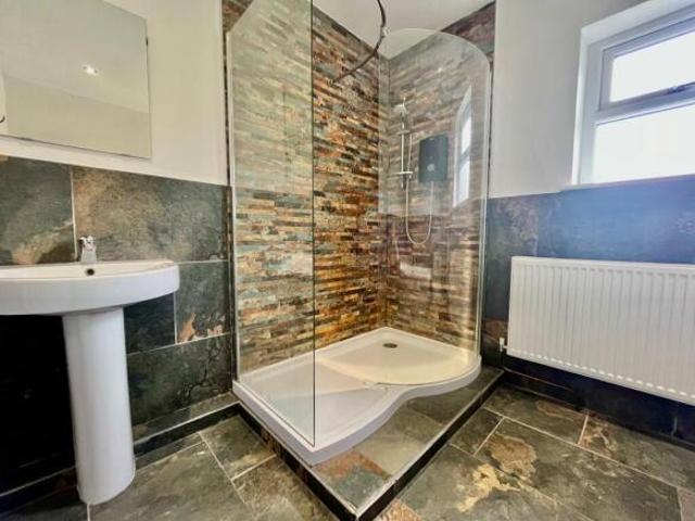 House for rent in Shaw Lane, Guiseley