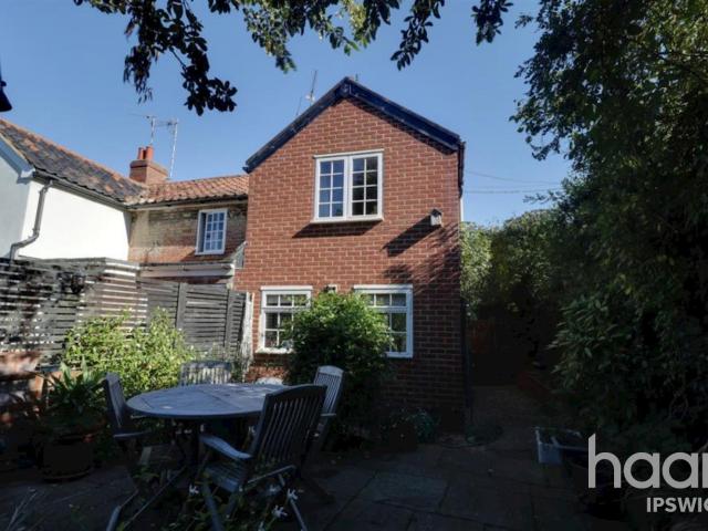 House for rent in Chelmondiston