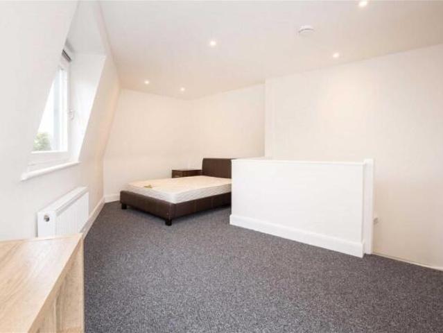 House for rent in Cat Hill, England