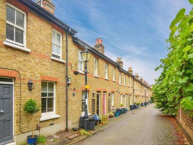 House for rent in Richmond Hill, Deepcut