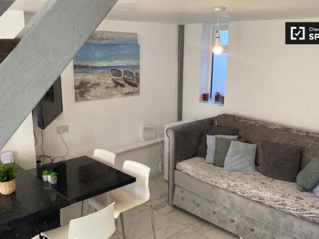 Apartment to rent in Bluebell, North Tipperary