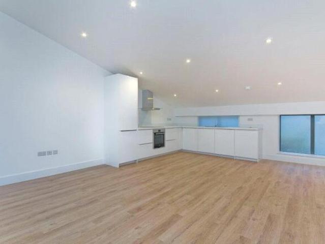House for rent in Cat Hill, England