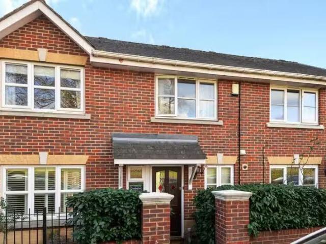 House for rent in Merrow, Guildford