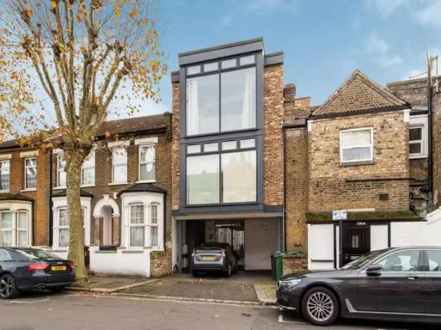 House for rent in Cann Hall, Greater London