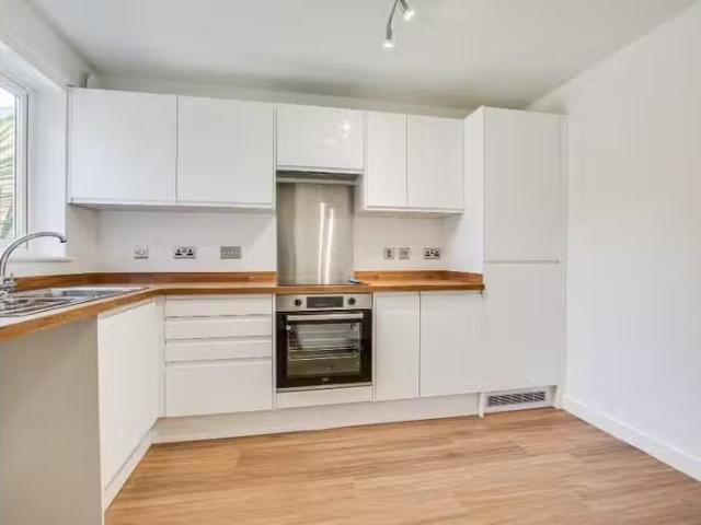 House for rent in Waterhead, Pendock