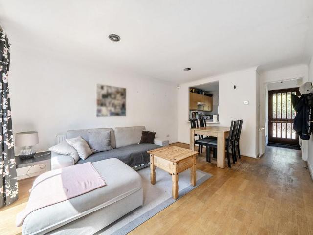 House for sale in Fulham, Sands End