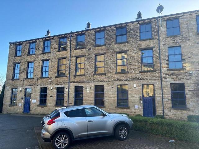 Flat for sale in Lindley, West Yorkshire