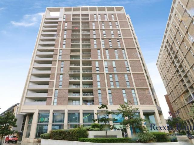 Flat for sale in Canning Town, Greater London