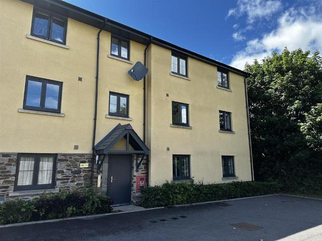 Flat for sale in Strode, Devon