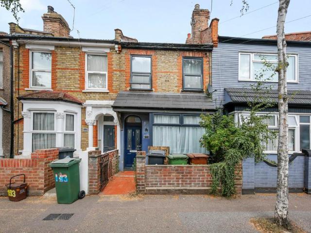 House for sale in Hale End, Greater London