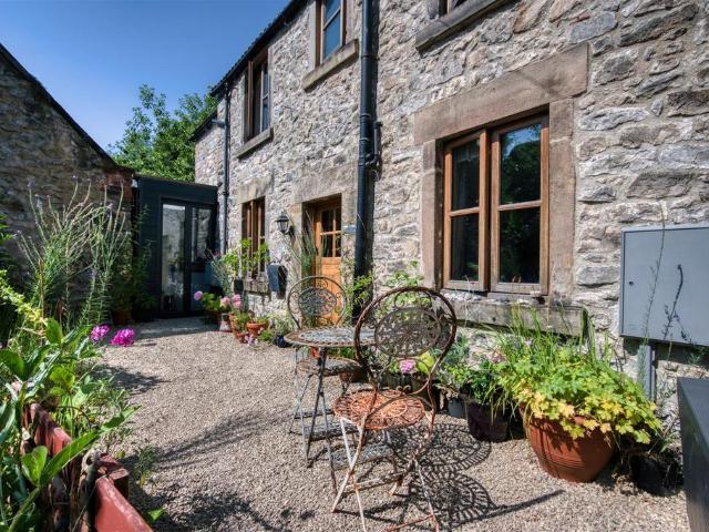 House for sale in Froggatt, East Midlands