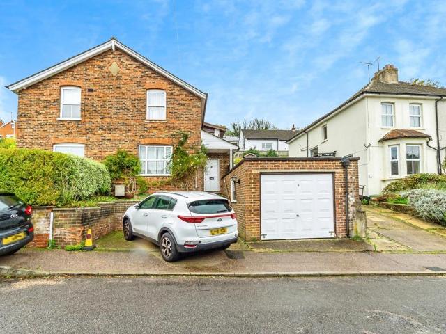 House for sale in Hillview, Surrey