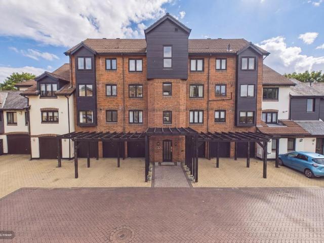 Flat for sale in Ocean Village, City Of Southampton