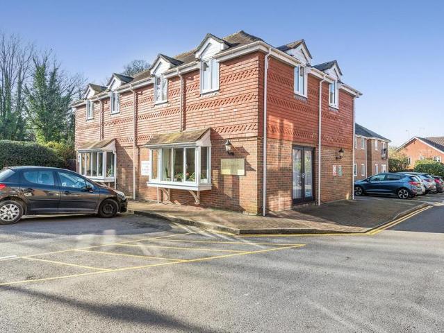 Flat for sale in Barton Stacey, Hampshire