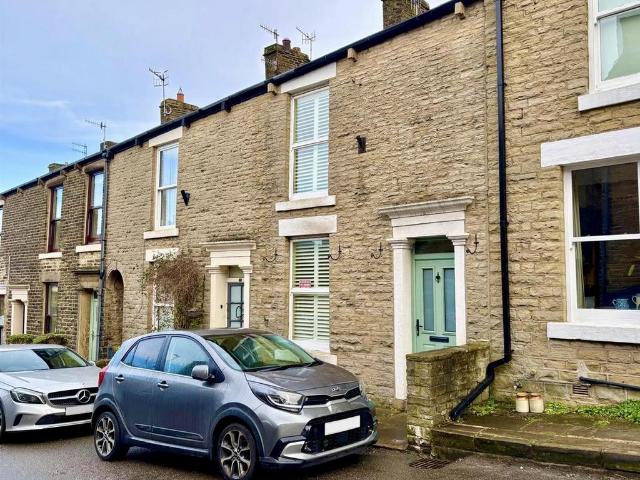 House for sale in Charlesworth, East Midlands