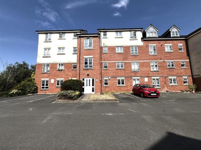 House for sale in Woodloes Park, Green Close