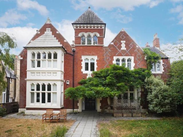 House for sale in London Borough of Lewisham, Forest Hill