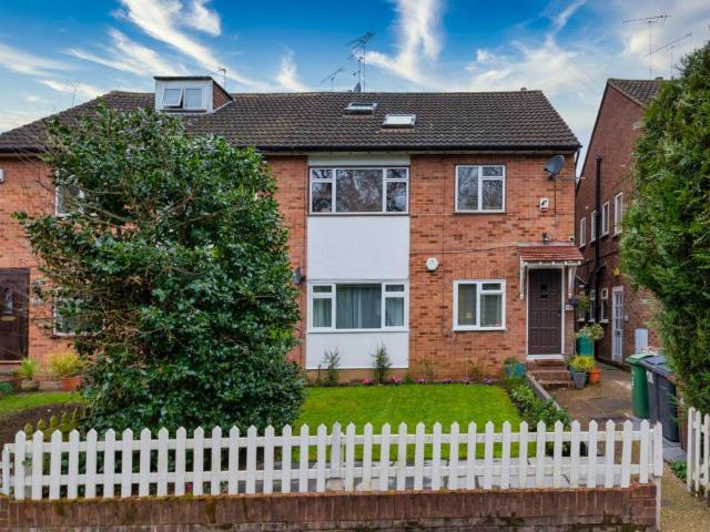 House for sale in Hale End, Greater London