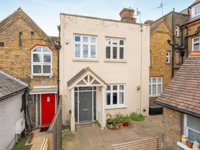 House for sale in Clewer Village, Windsor