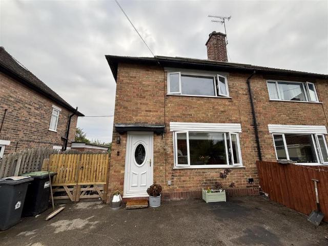 House for sale in Froggatt, East Midlands