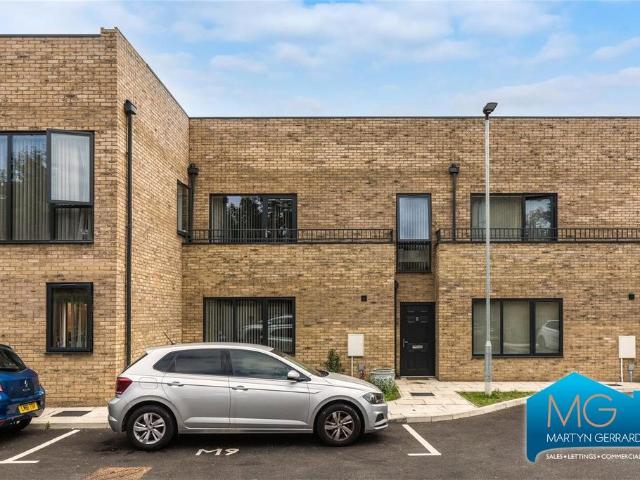House for sale in West Finchley, Greater London