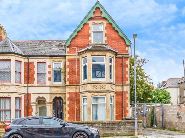 Flat for sale in Plasnewydd, Falcon Lodge