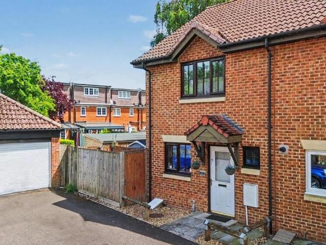 House for sale in The Crescent, Farnborough