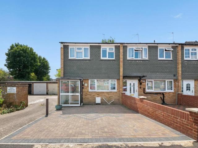 House for sale in Greater London