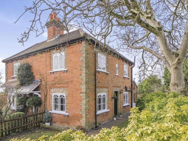 House for sale in Little Stanmore, Greater London