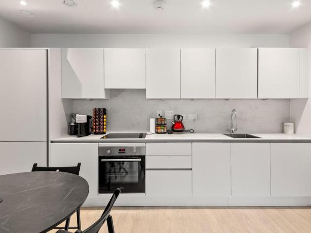 Flat for sale in Hayes, Greater London