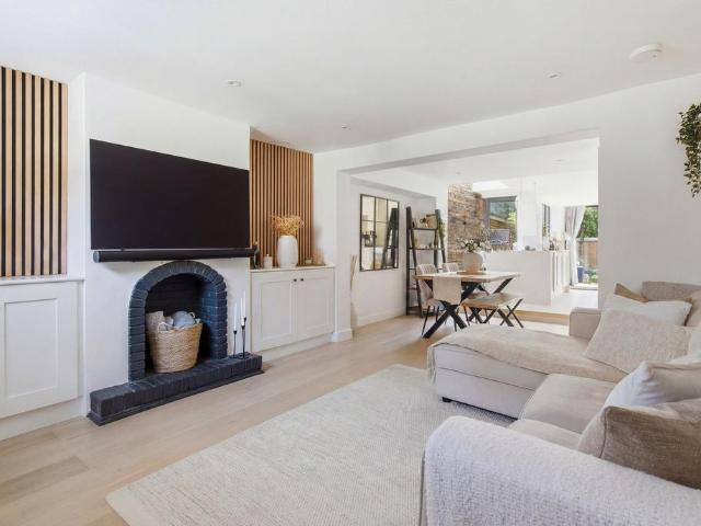 House for sale in Eton
