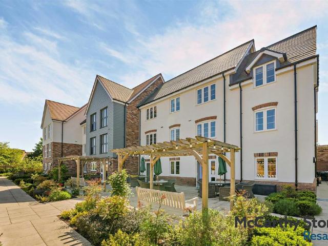 Flat for sale in Duton Hill, Essex