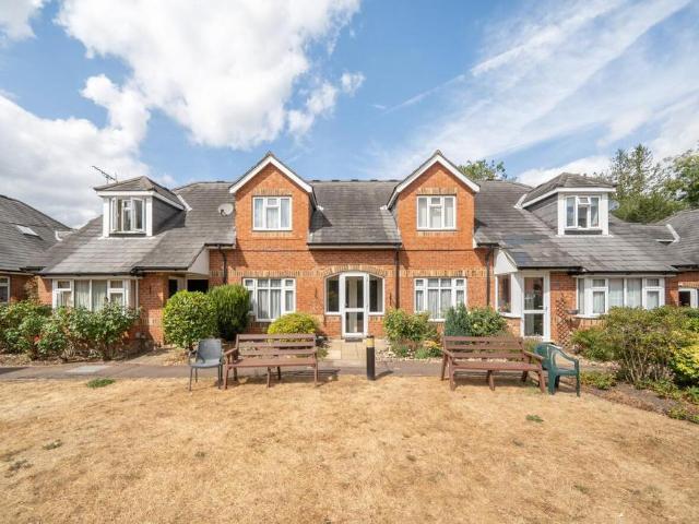 House for sale in Little Stanmore, Greater London